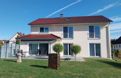 Licht, Raum und Ruhe - Ihr modernes Zuhause im Grünen