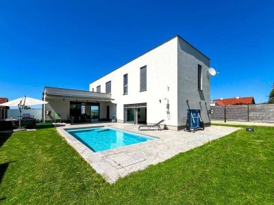 Straßham: Neuwertig. Hochwertig - zum Wohnen &amp; Arbeiten