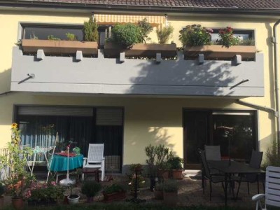 Sackgasse, großzügige 3-Zimmerwhg. 97m², 2 Bäder+Gäste-WC, Einbauküche, Diele, Südbalkon, gr.Garage