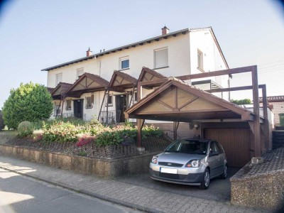 1 Familien DHH-Wohnhaus mit schönem Garten