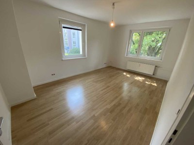 Erstbezug nach Sanierung mit Einbauküche: Geschmackvolle 3-Zimmer-Wohnung mit geh. Innenausstattung