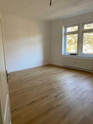 5-Zimmer-Altbauwohnung (150 m²), kernsaniert, mit Süd-Loggia – ab 01.01.2026 zu vermieten
