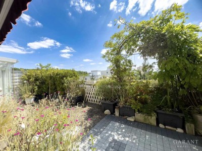 *** Stilvoll über den Dächern: helle Dachterrassenwohnung mit Weitblick ***