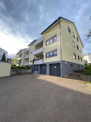 Reserviert* Helle 2,5 Zimmer Wohnung * Balkon...