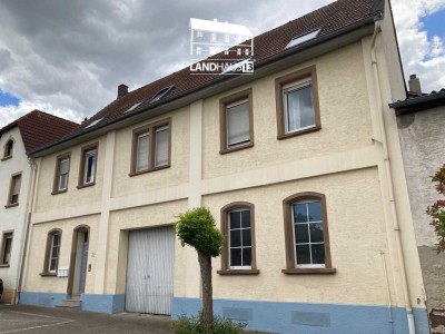 Zentral gelegenes Mehrfamilienhaus • 3 Wohneinheiten • Hallen • Gewölbekeller • Westhofen