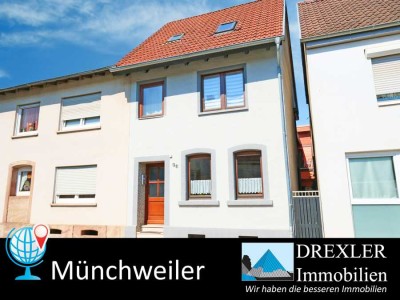 PFLEGELEICHTES PLATZWUNDER-HAUS MIT BALKON, FREISITZ UND NEBENGEBÄUDE