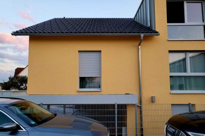 Waldmössingen: Neuwertige 2,5-Raum-Wohnung mit gehobener Innenausstattung mit Balkon und EBK