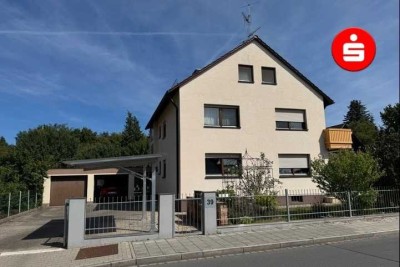 3-Familienhaus in Nürnberg-Altenfurt mit zwei freien Wohnungen, zwei Garagen und Carport