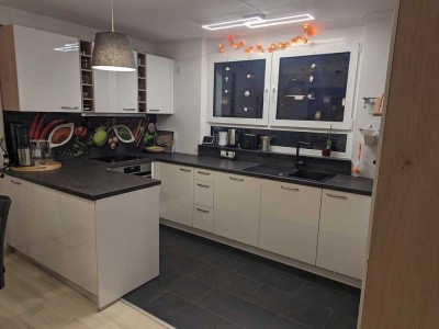 3,5-Raum-EG-Wohnung, Balkon und EBK in Leonberg-Höfingen