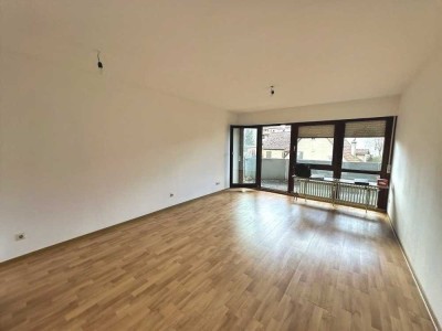 Helle 3,5-Zi.-Whg. mit Balkon, zwei Bädern und TG-Stellplatz in Köngen