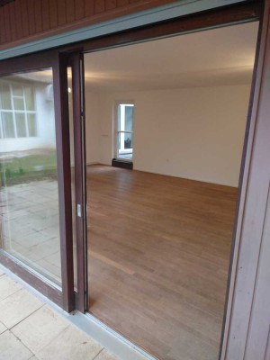 Bezugsfrei: 3-Zimmer Wohnung mit kleinem Garten