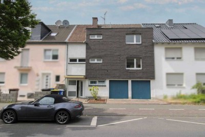 Attraktives Mehrfamilienhaus mit 3 Einheiten – 2 leerstehend, 1 vermietet – mit Garten & 2 Garagen