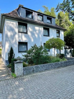 Freistehendes Einfamilienhaus mit großem Grundstück