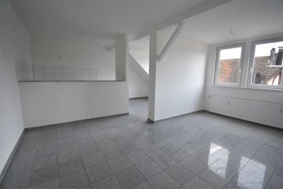 Altbaucharme in Kray! Gepflegte 2-Zimmer-Wohnung im DG zu vermieten