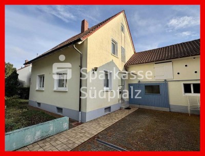 Charmantes Einfamilienhaus mit Naturblick auf großem Grundstück