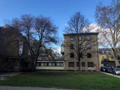 Ruhige Vier-Zimmer-Wohning mit großer Terrasse Nähe Ehrenstraße