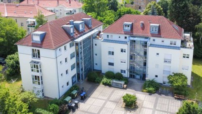 Helle Erdgeschosswohnung mit großzügiger Terrasse!