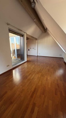Modernisierte hochwertige 5,5-Zimmer-Wohnung mit Balkon und EBK im Zentrum von Heilbronn