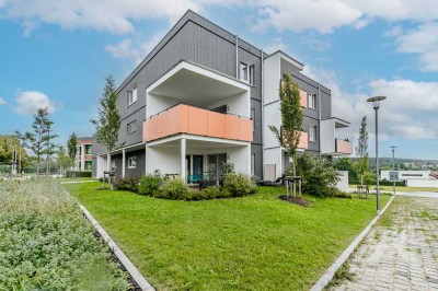 Neuwertige 2-Zimmer-Erdgeschoßwohnung mit großer Terrasse, Tiefgaragenplatz und EBK in Kümmersbruck