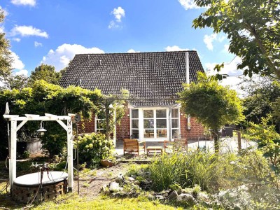 Erstbezug nach Renovierung: Elegantes EFH mit Süd-Westterrasse, Kamin und Gartenparadies