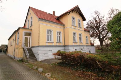 Gemütliche 2- Zimmerwohnung im repräsentativen Wohnhaus + Tageslichtbad + separater Eingangsbereich