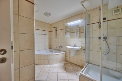 Wohnliche, vollständig renovierte 2-Raum-Souterrain-Wohnung mit geh. Innenausstattung in Schöneck