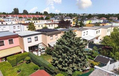 ENTZÜCKENDES REIHENHAUS MIT VIEL POTENZIAL II SÜDSEITIGER GARTEN MIT TERRASSE II RUHIGE SIEDLUNGSLAGE II GROSSER KELLER MIT KÜCHE UND BAD II LINDENWEG-SIEDLUNG