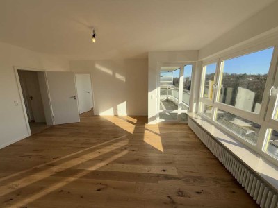 Ideal für Senioren frisch sanierte 2,5-Raum-Wohnung mit tollem Weitblick im 5. OG, Aufzug / +Garage