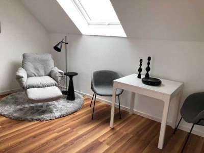 Schickes Apartment mit viel Licht und Balkon in Düsseldorf, möbliert, alle Nebenkosten inklusiv
