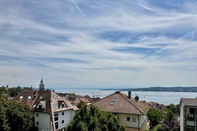 Sonnige Aussichten – Schöne Dachgeschosswohnung mit Seeblick & Gartenglück