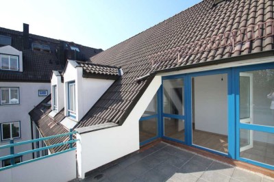 Lichtdurchflutete 2-Zimmer-Dachgeschoss-Wohnung mit Südterrasse am Denninger Anger
