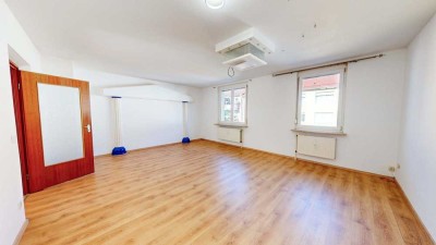 Charme, Platz & Substanz – Großzügige 4-Zimmer-Wohnung in zentraler Lage