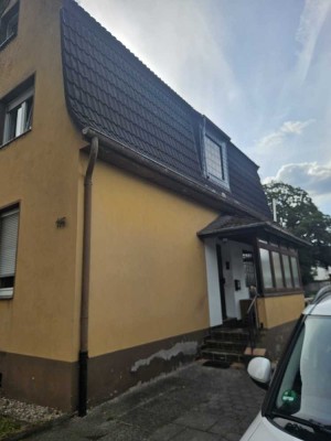 Preiswerte, modernisierte 7-Zimmer-Doppelhaushälfte in Castrop-Rauxel