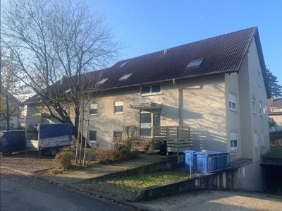 Gepflegte Wohnung mit vier Zimmern und Balkon