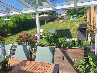 Moderne Doppelhaushälfte mit großem Garten