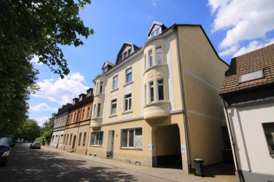 Mehrfamilienhaus mit Lagerhallen als Renditeobjekt oder für Selbstnutzer