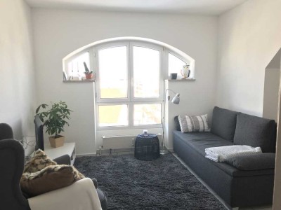 Möblierte 1,5-Raum-DG-Wohnung