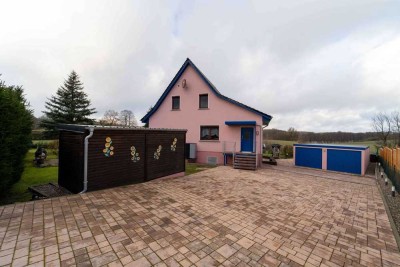 Modernisiertes Einfamilienhaus mit Blick ins Freie und auf den Schlesersee