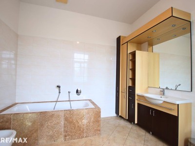 EXKLUSIVES INVESTMENT ODER EIGENNUTZUNG! Villa mit 4 Wohneinheiten im Zentrum!