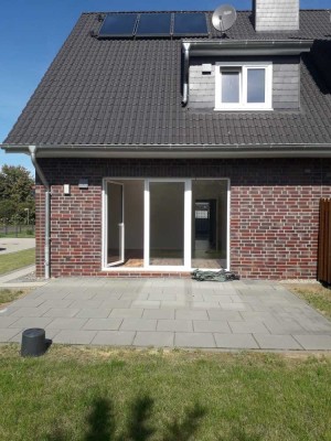 Preiswerte 5-Raum-Doppelhaushälfte mit lux. Innenausstattung und EBK in Winsen (luhe) Winsen (Luhe)