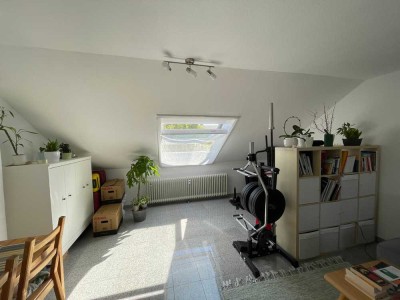 Schöne und vollständig renovierte 1,5-Raum-Dachgeschosswohnung in Mannheim
