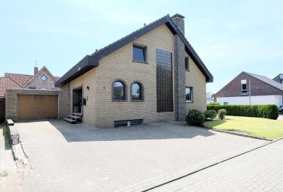 Freistehendes Einfamilienhaus mit Garage, vollunterkellert