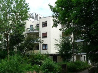 Schick geschnittene 3-Zi-Wohnung, 86 qm, BJ 1979,  mit großer Loggia, nur 600m zur S-Bahn