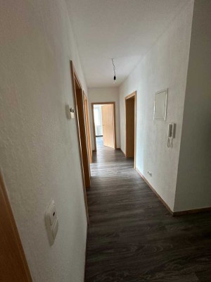 Helle 4-Zimmer-Wohnung in Duisburg-Wanheimerort