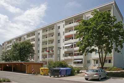 Hier lädt ein großes Wohnzimmer zum Verweilen ein - großzügige 3 Raumwohnung mit Balkon!