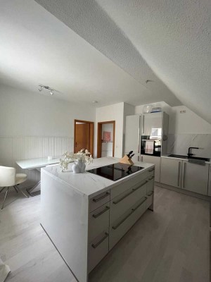 *BEFRISTET*Schöne 2-Zimmer-DG-Wohnung mit gehobener Innenausstattung in Essen