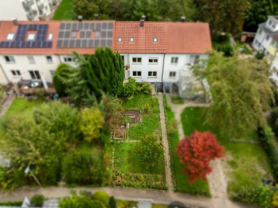 RUHIG GELEGEN & VIELSEITIG NUTZBAR: ZWEIFAMILIENHAUS AM ULMER ESELSBERG