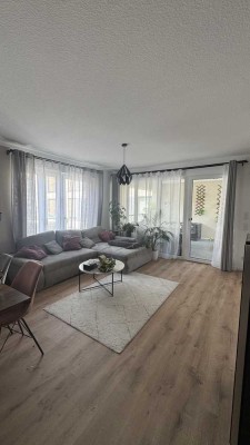 Neuwertige Wohnung mit drei Zimmern sowie Balkon und EBK in Offenburg