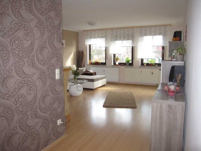 Gepflegte 2-Zi-Whg mit Einbauküche und Balkon, Nähe U-Bahn Stadthalle