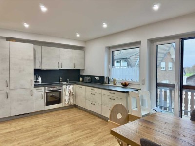 6 km bis Paderborn! Bahnhof 300 m! Moderne 58 + 20 qm Maisonette Wohnung mit Balkon in Scharmede.